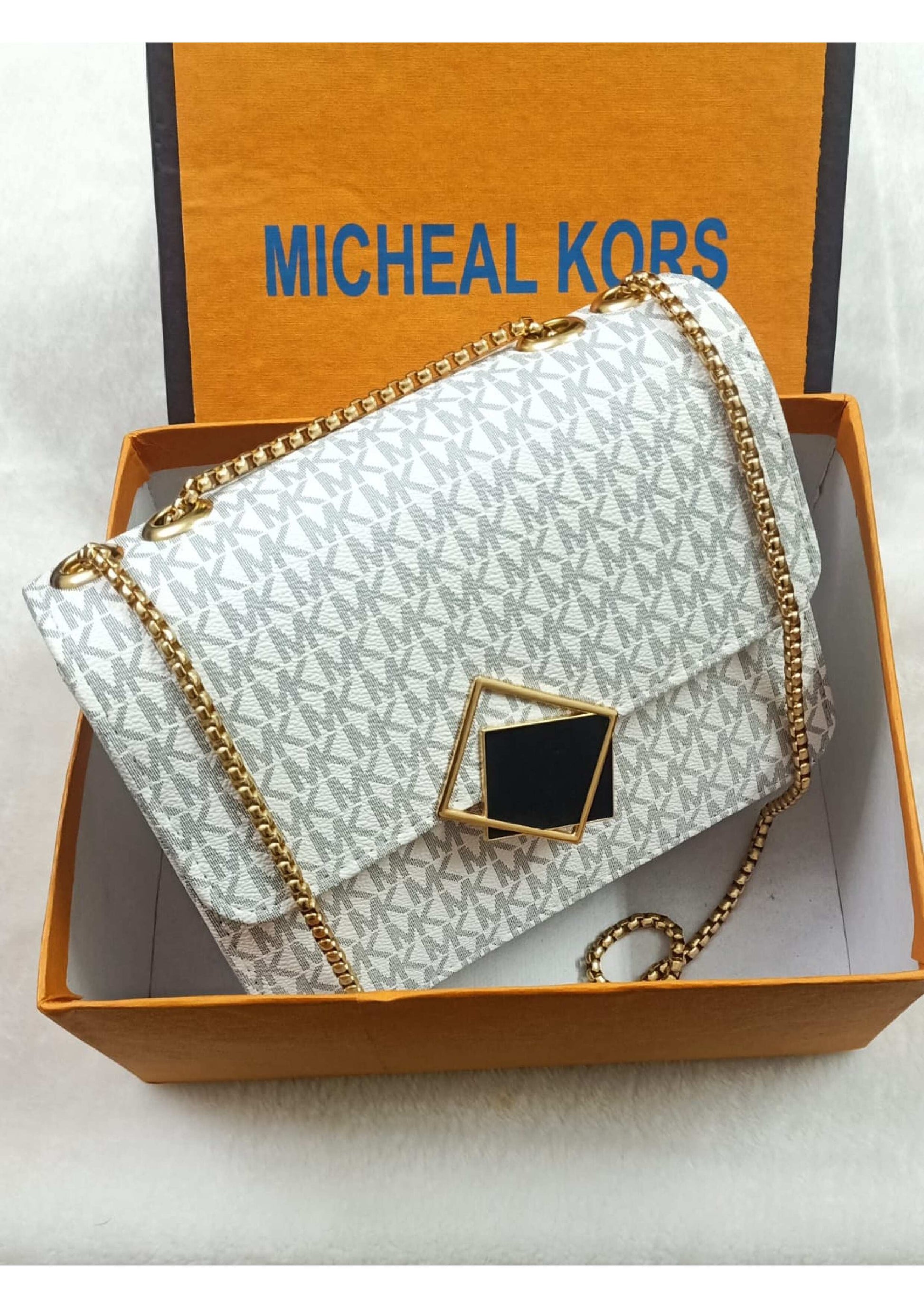 MICHAEL KORS WHITE CROSS BODY BAG