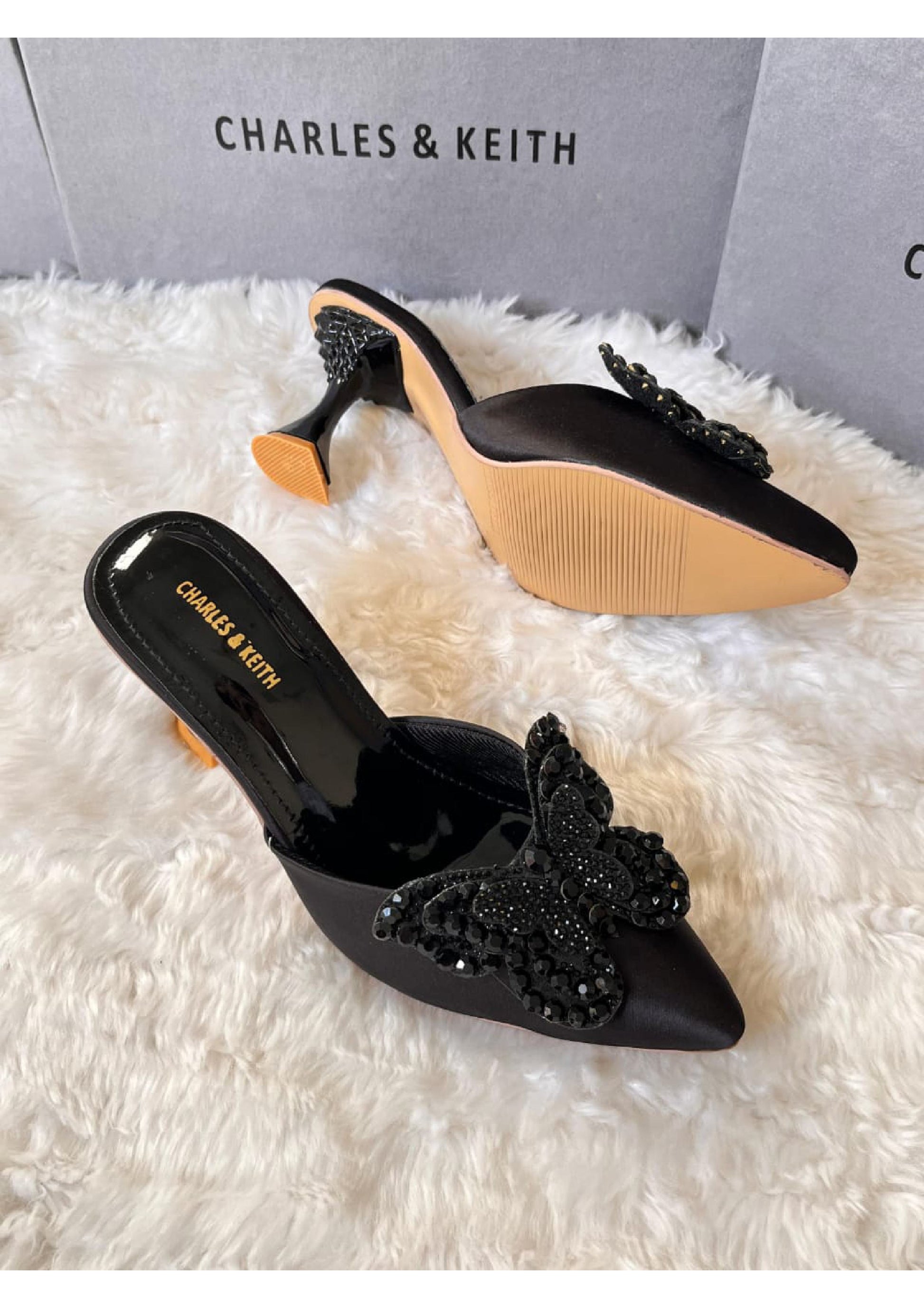 CHARLES AND KEITH BLACK HEELS