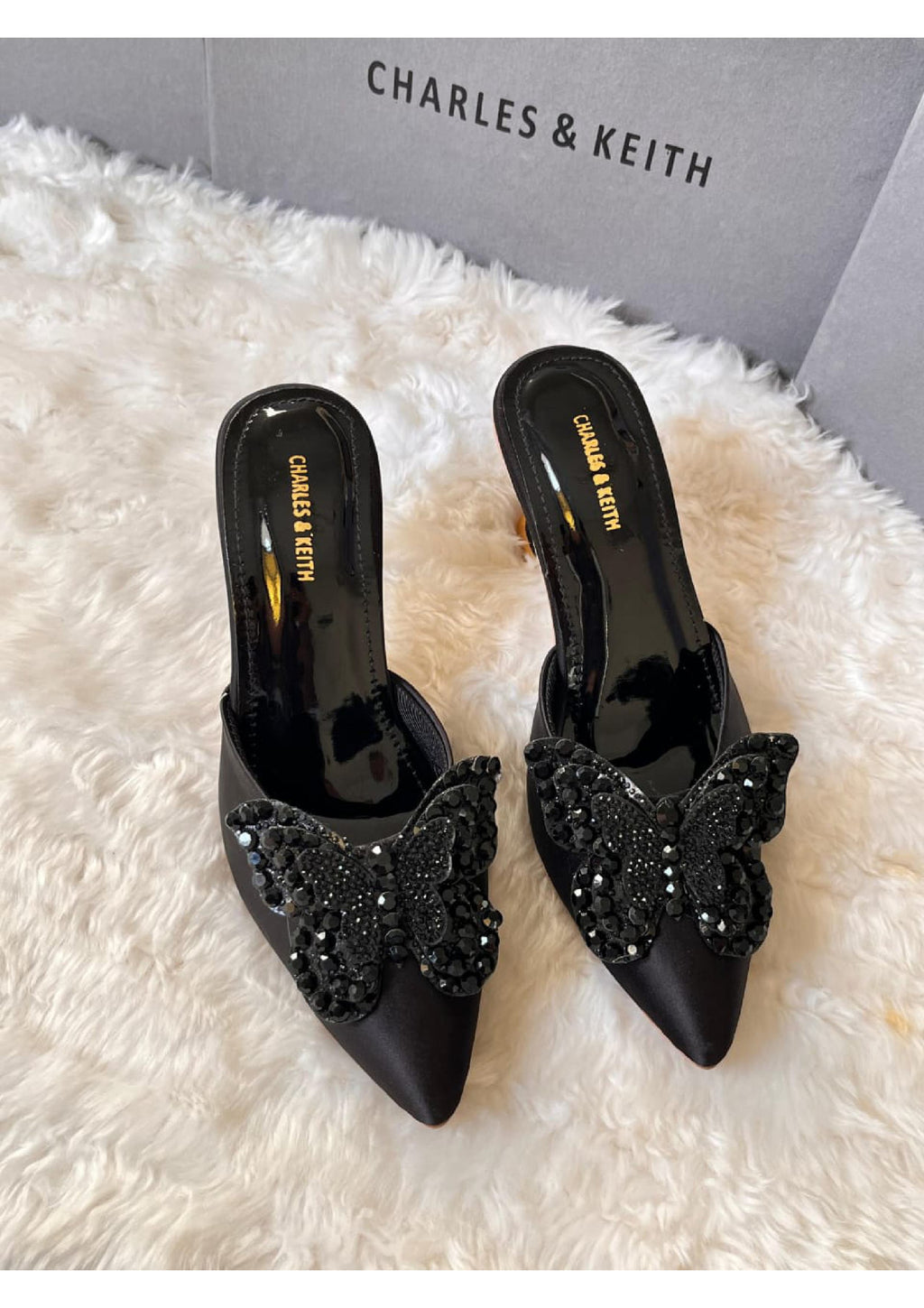 CHARLES AND KEITH BLACK HEELS