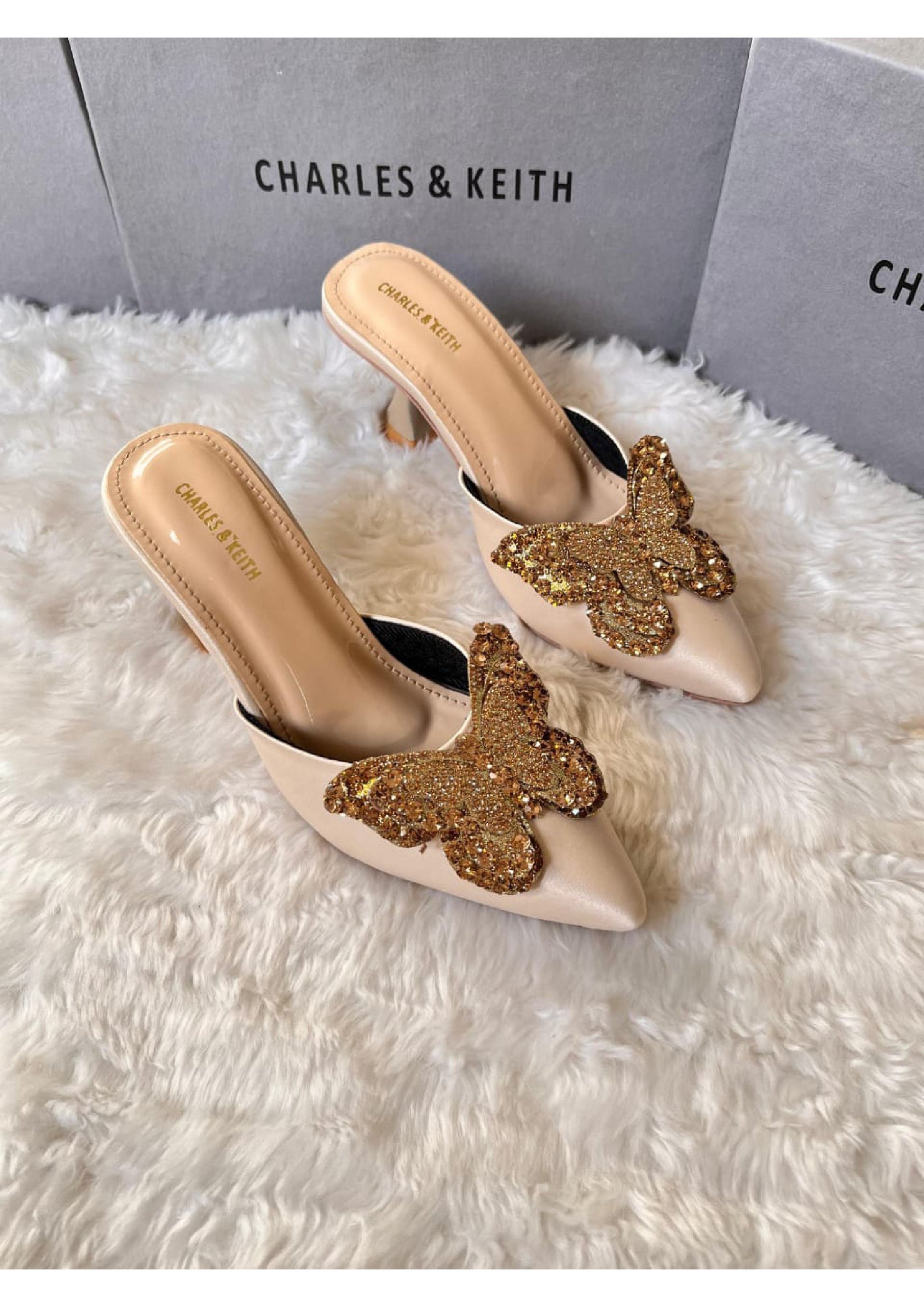 CHARLES AND KEITH BEIGE HEELS