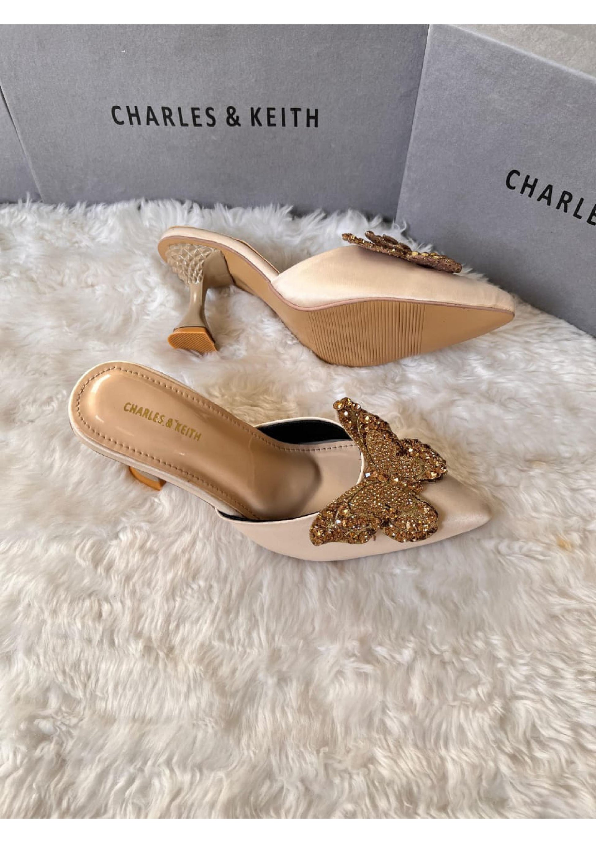 CHARLES AND KEITH BEIGE HEELS